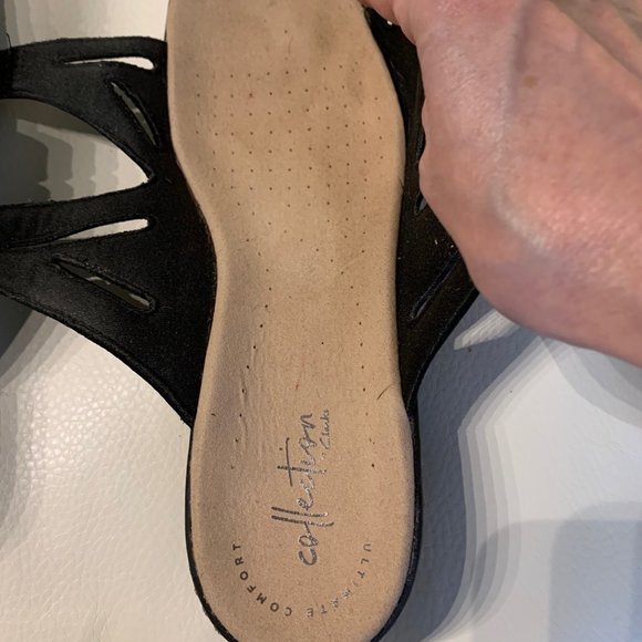Clarks Collection Sandal,7M, Like new, Black, Velcro adjustment, So comfort sole - Picture 4 of 10